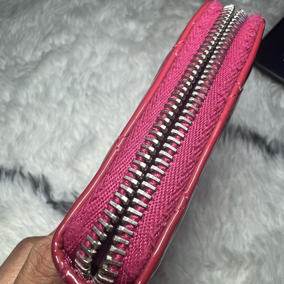🛑 S O L D 🛑 Chanel Zippy Wallet in Patent Leather - Picture 5 of 9